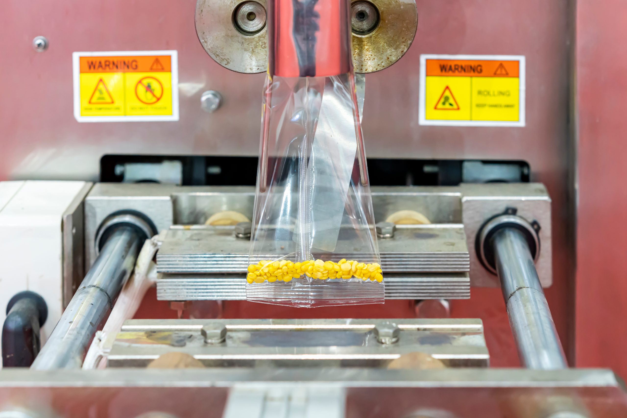 product small granule such as soybean during fill to plastic pouch bag and seal by continuous vertical automatic packing machine for industrial Banner categoria ensacadoras